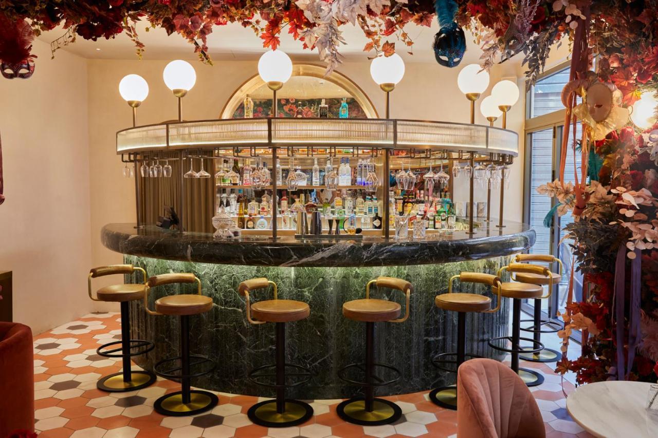 Gatsby Athens Hotel Kültér fotó The bar at the restaurant