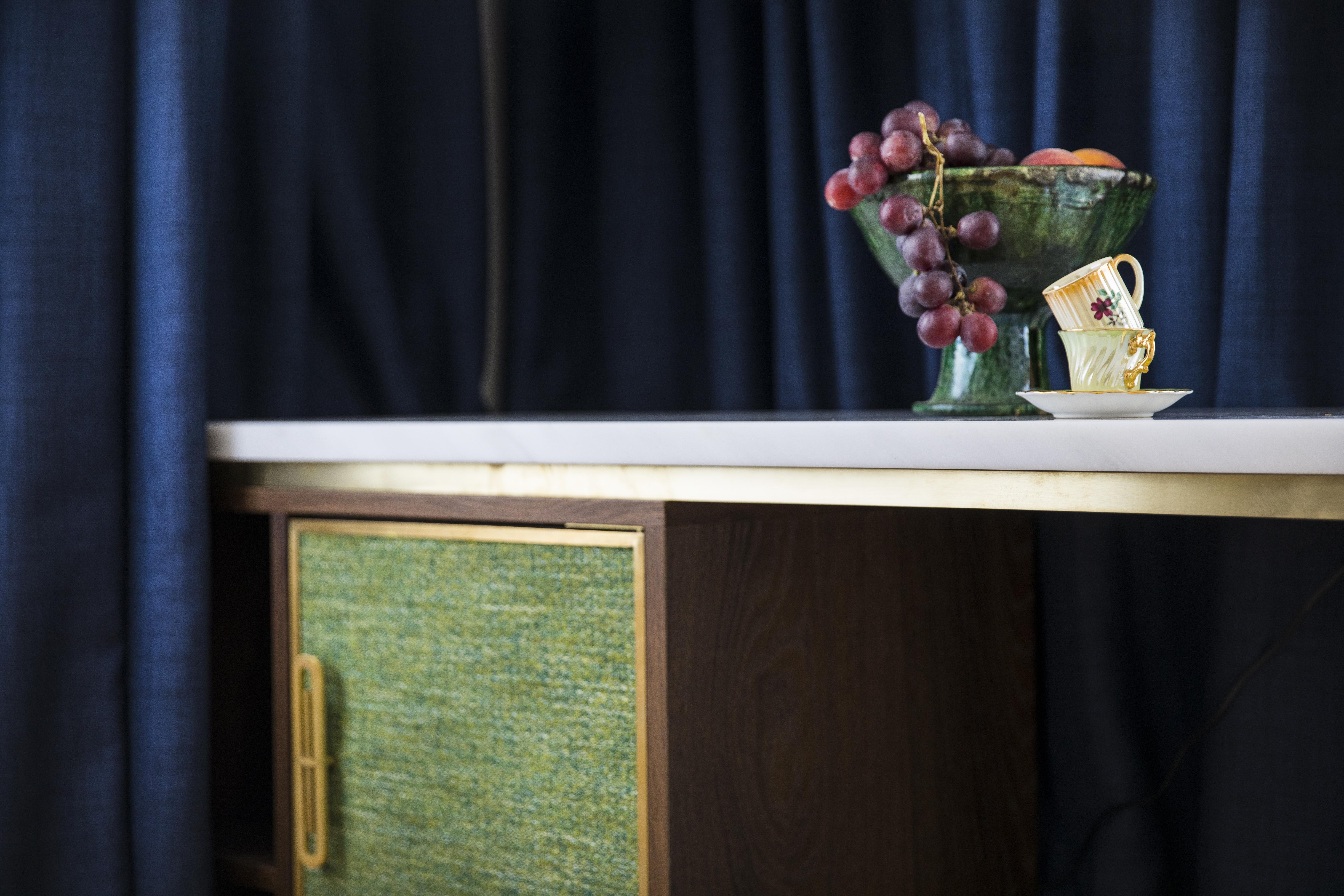 Gatsby Athens Hotel Kültér fotó A 1950s sideboard